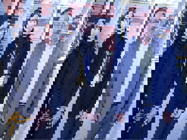 1886726