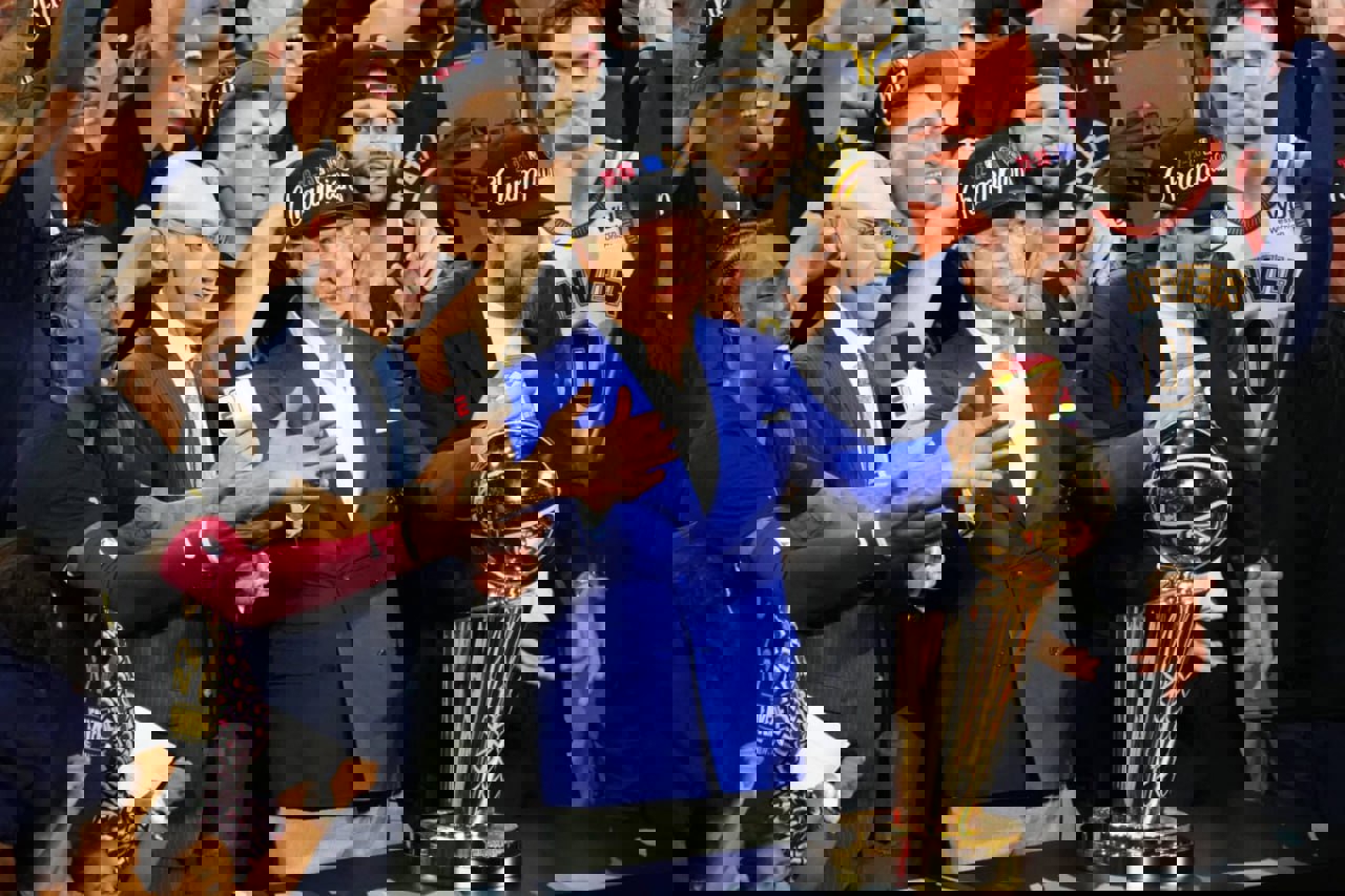 1886713