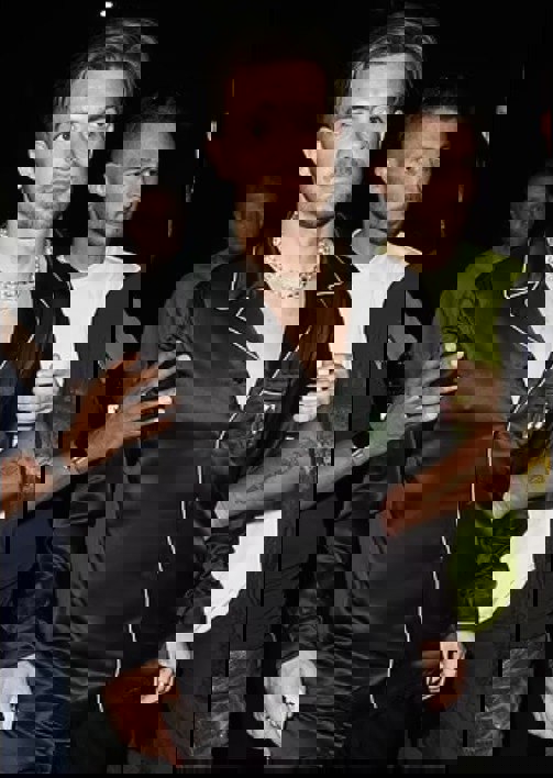 1886805