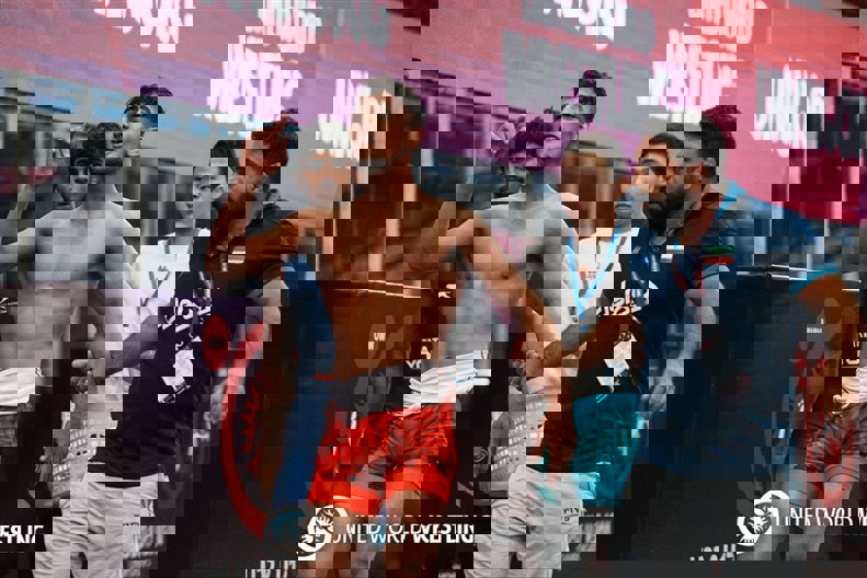 1886882