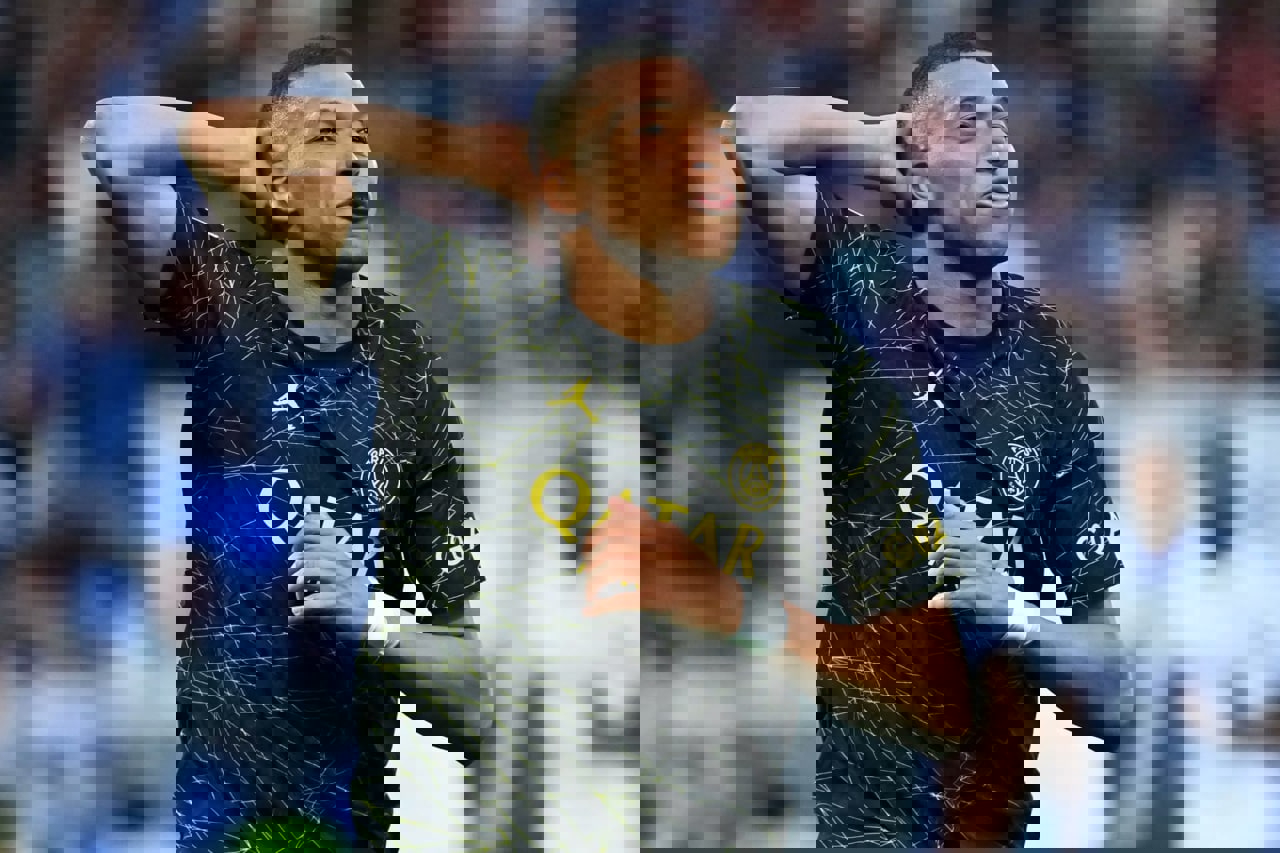 1886913