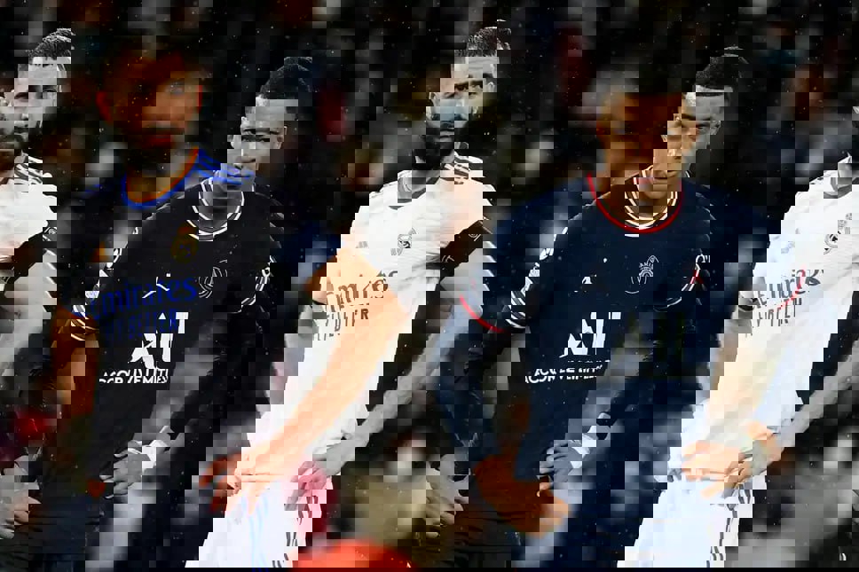1886989