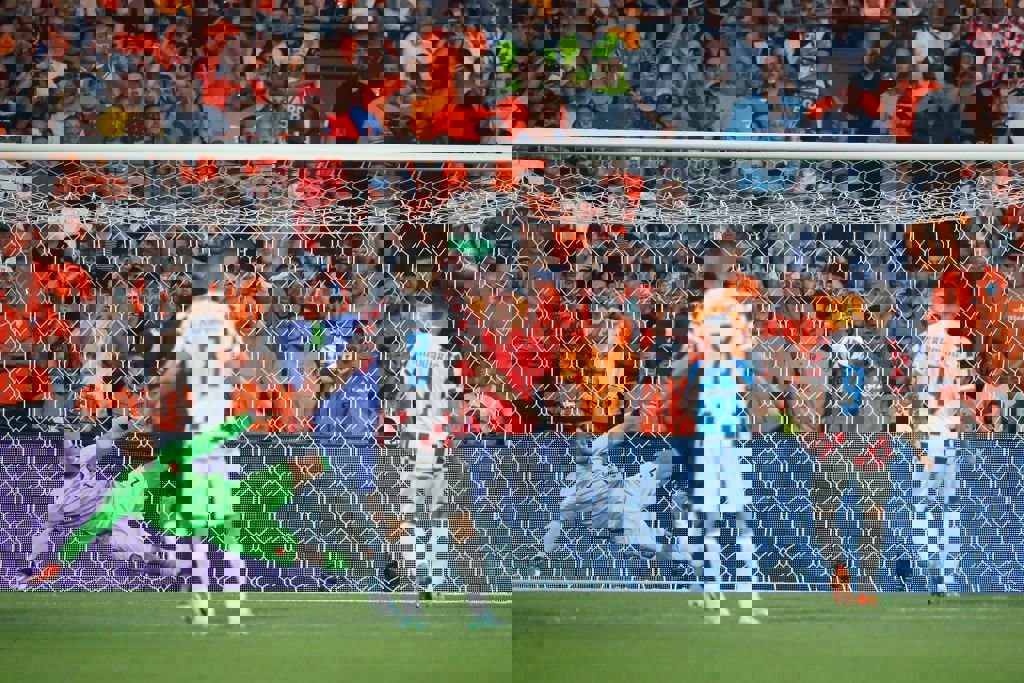1887404