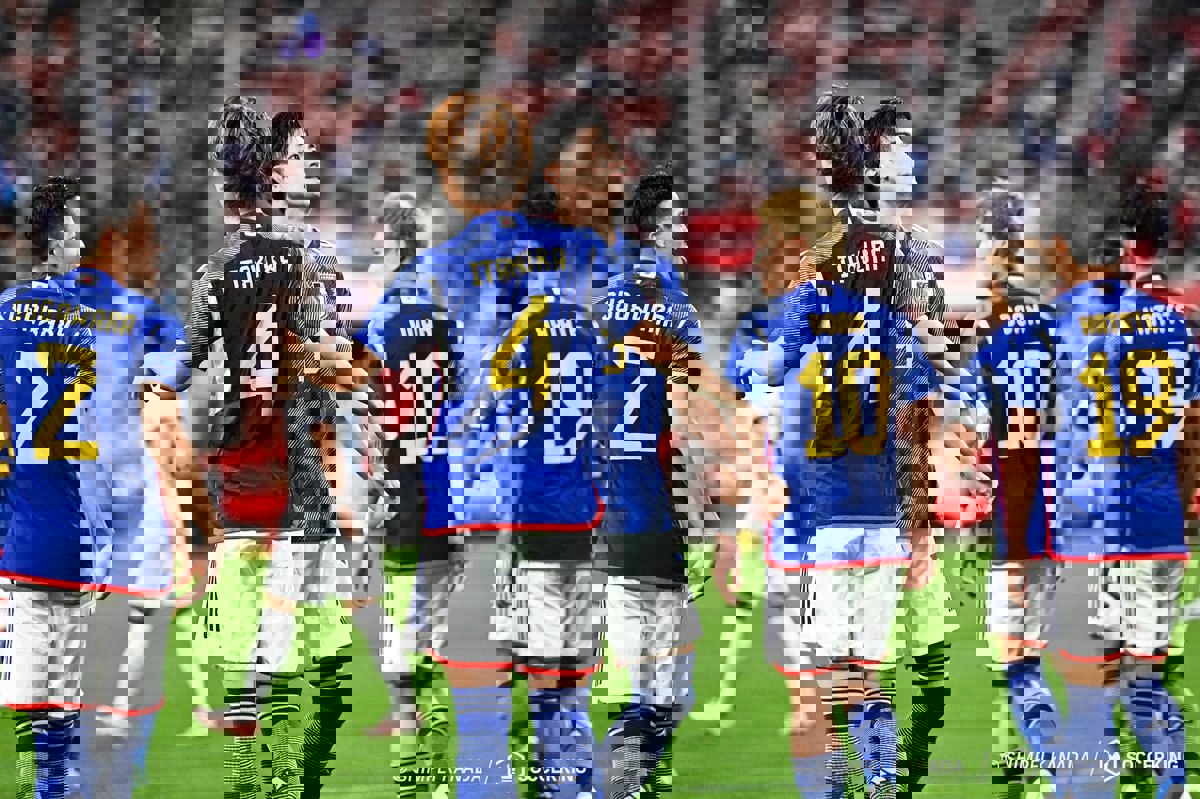 1887579