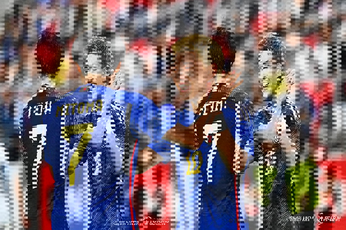 1887582
