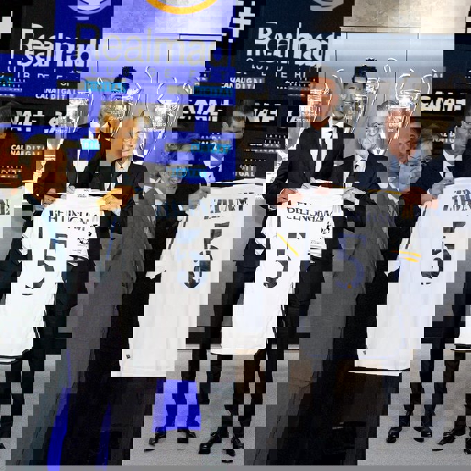 1887562