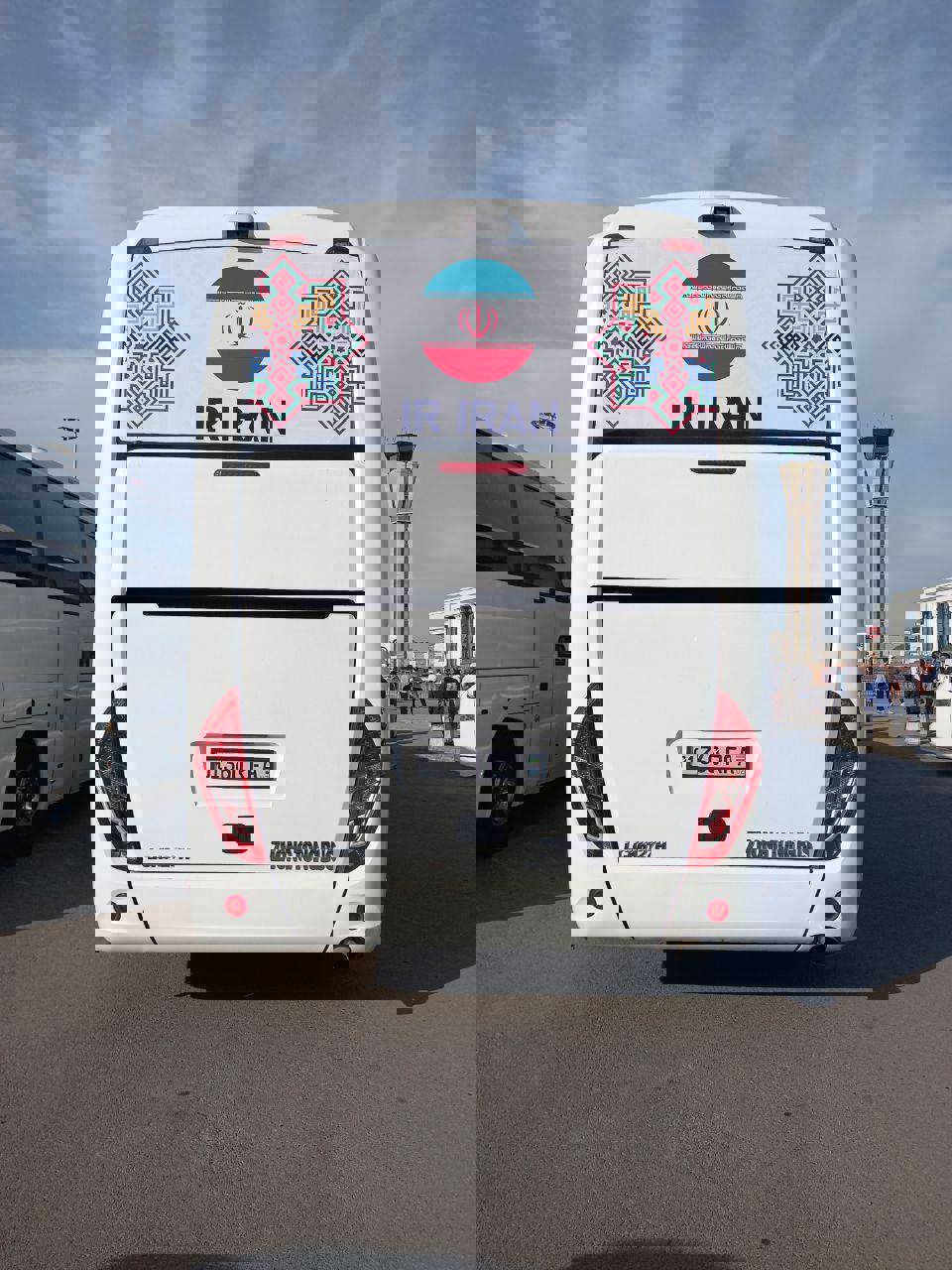 1888304