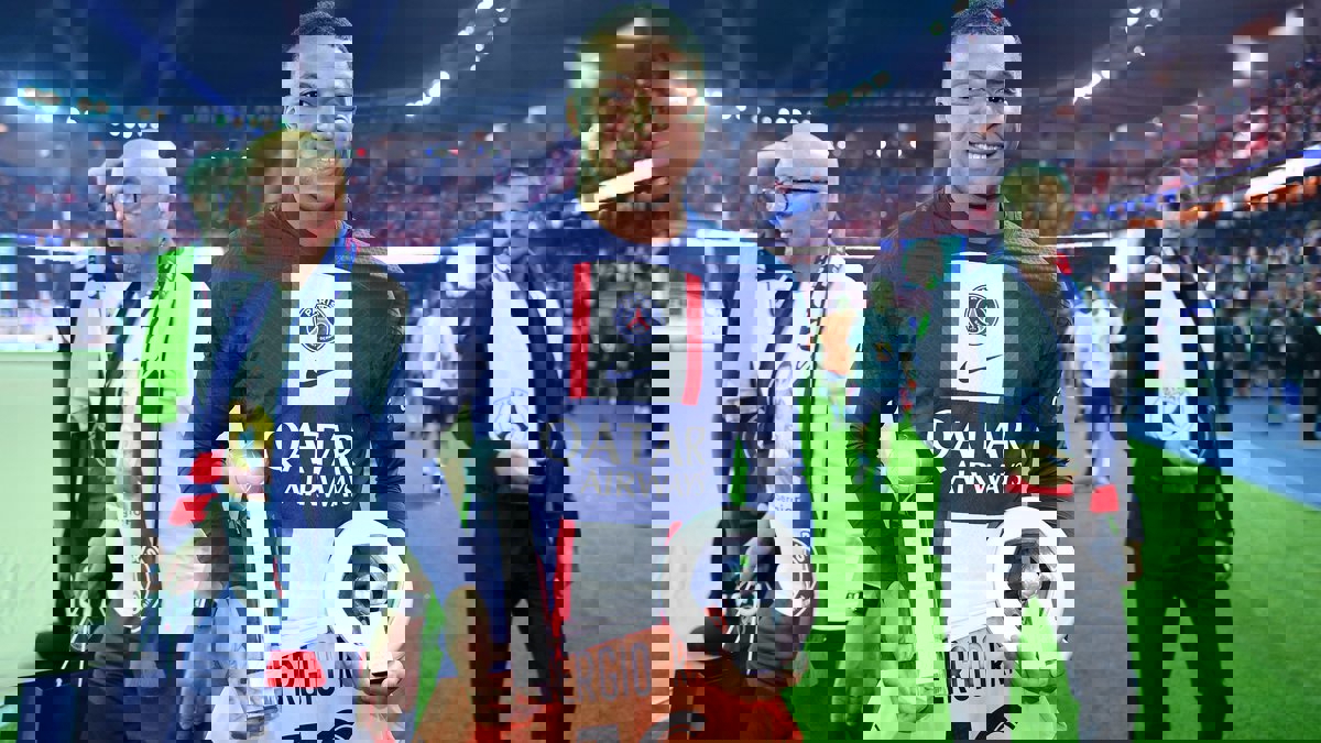 1888370