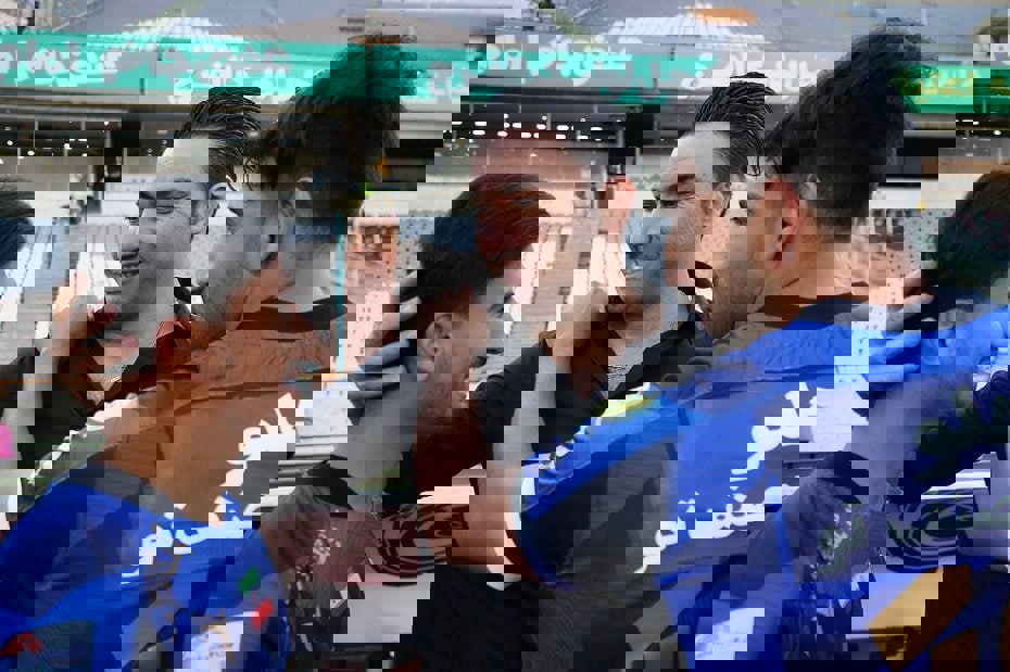 1888573