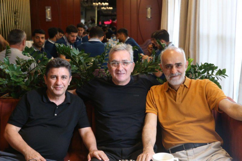 سرمربی تاریخساز پرسپولیس در اردوگاه قلعهنویی (عکس)
