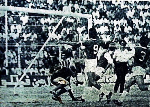 جنجالیترین داور تاریخ در دیدار سرخابیها (عکس)