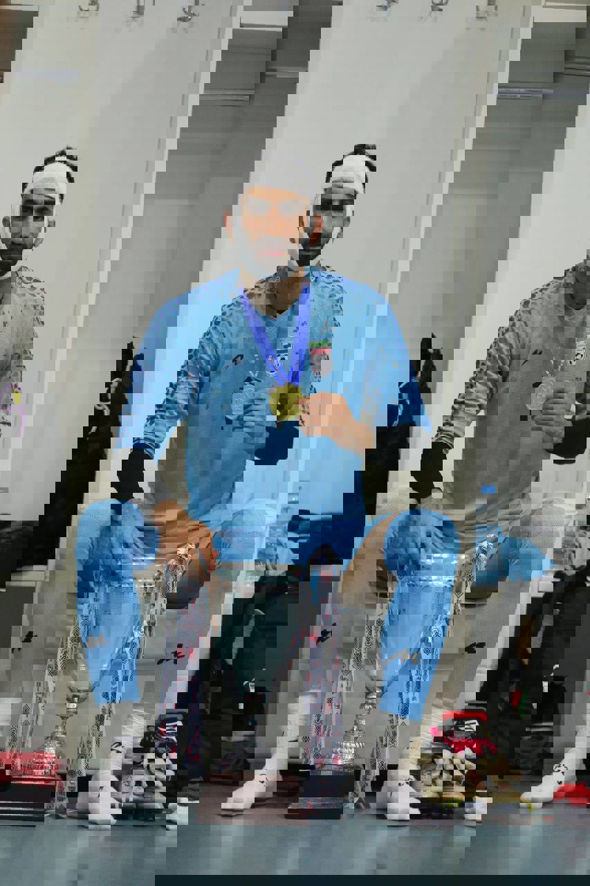 1889558