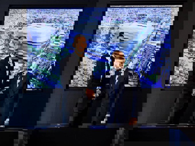 1889373