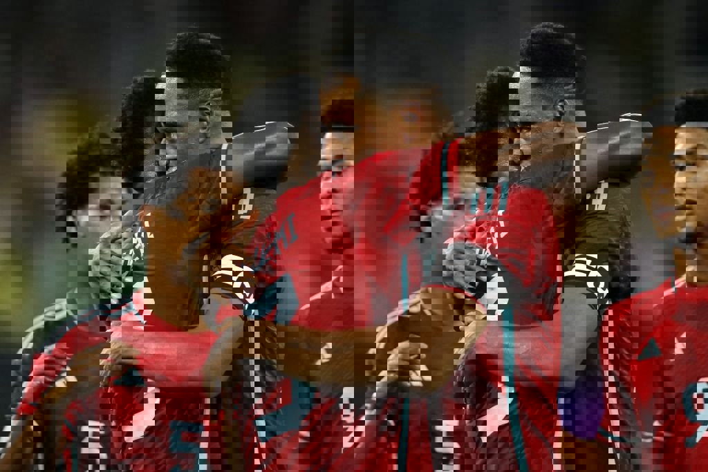 1889568