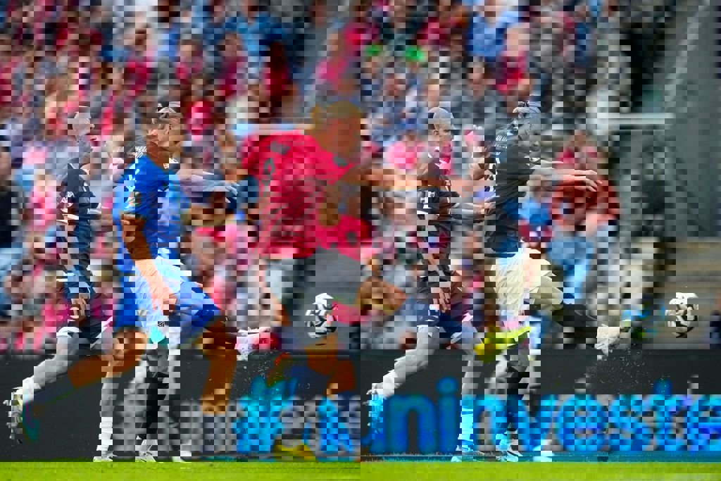 1889593