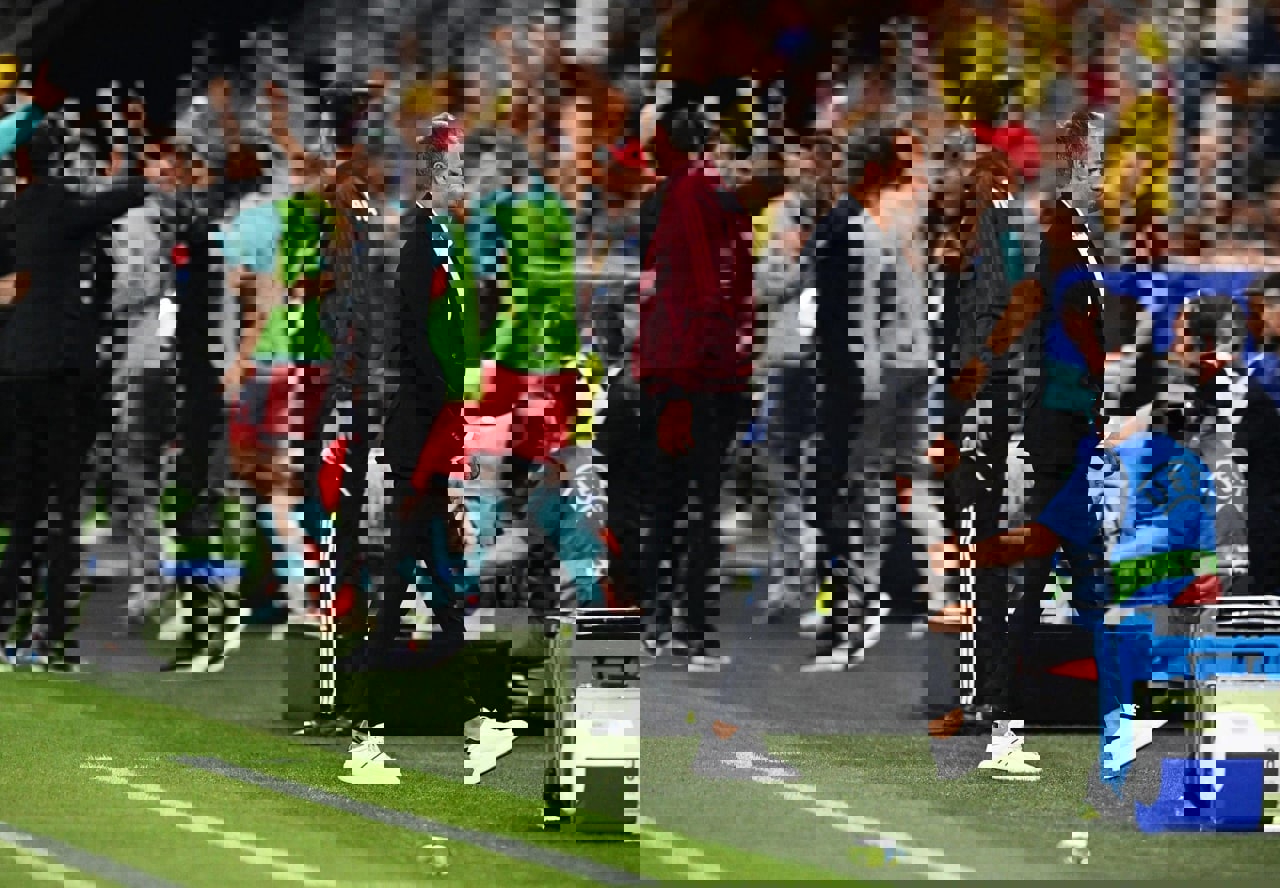 1889599