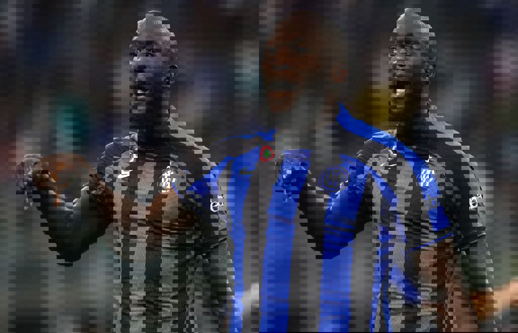 1890332