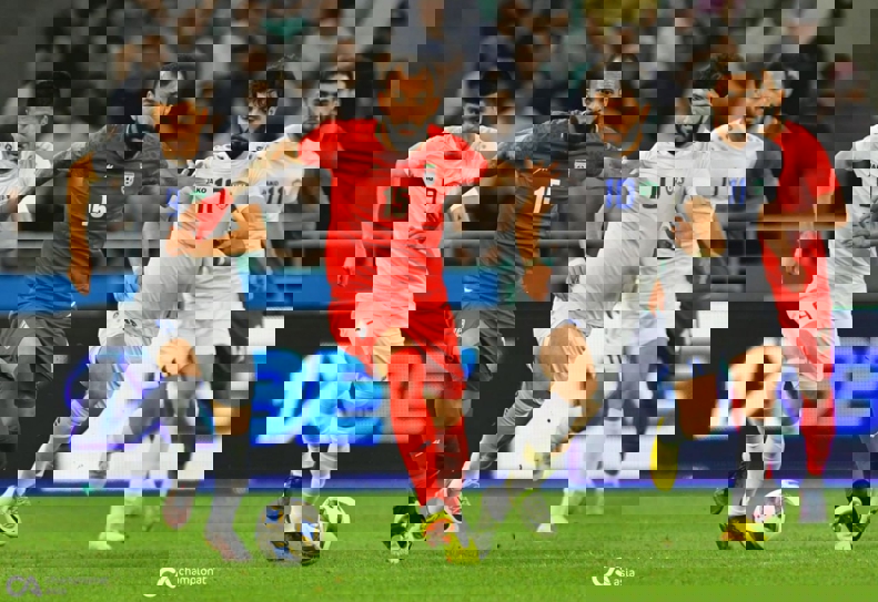 1890472