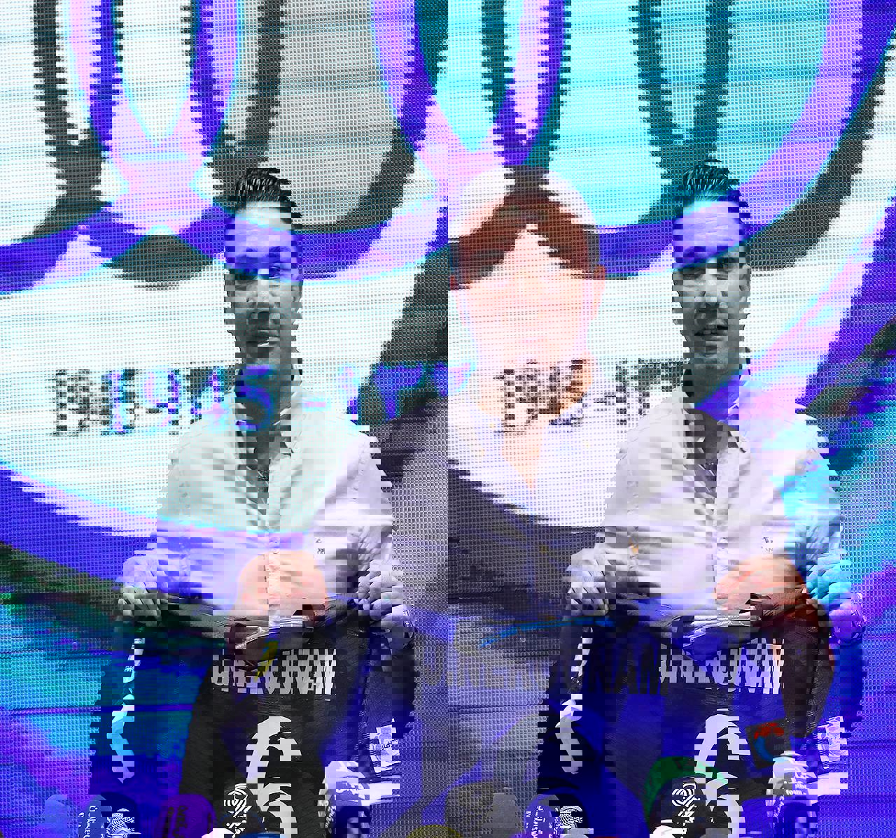 1890533