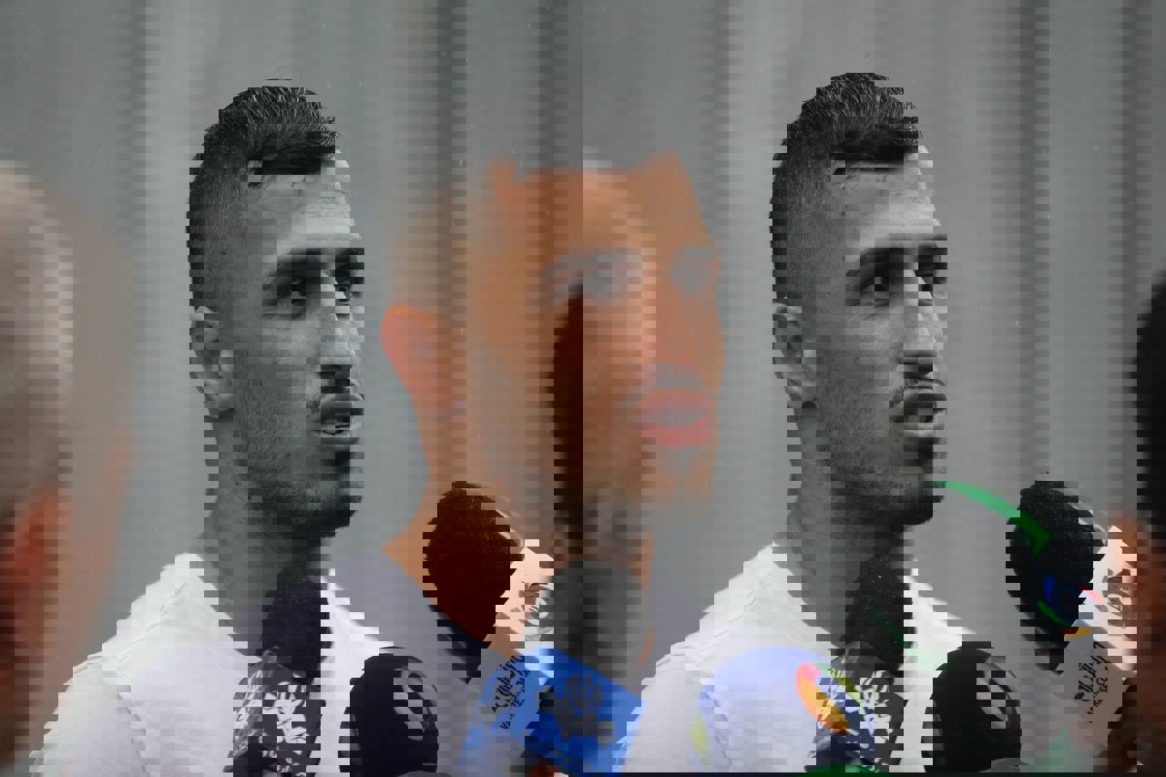 1890956