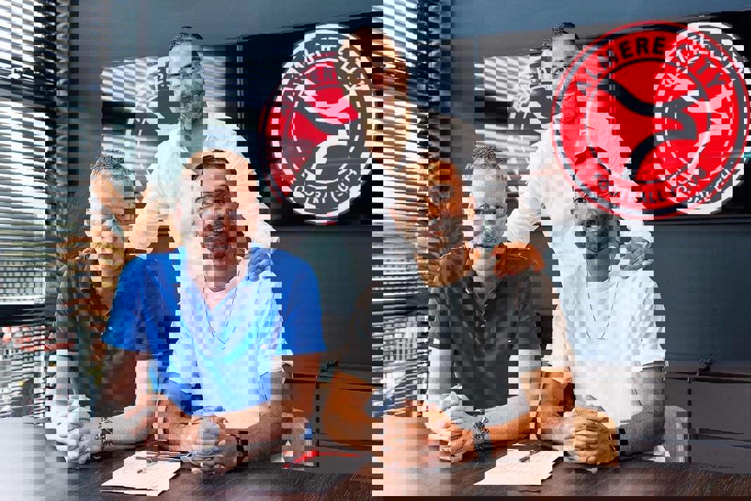 1891839