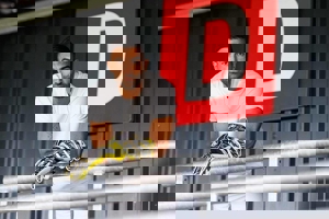 مربی لژیونر ایرانی روی نیمکت در اردیویسه