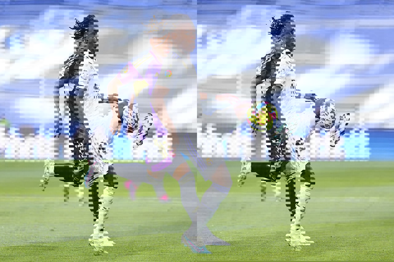 1892386