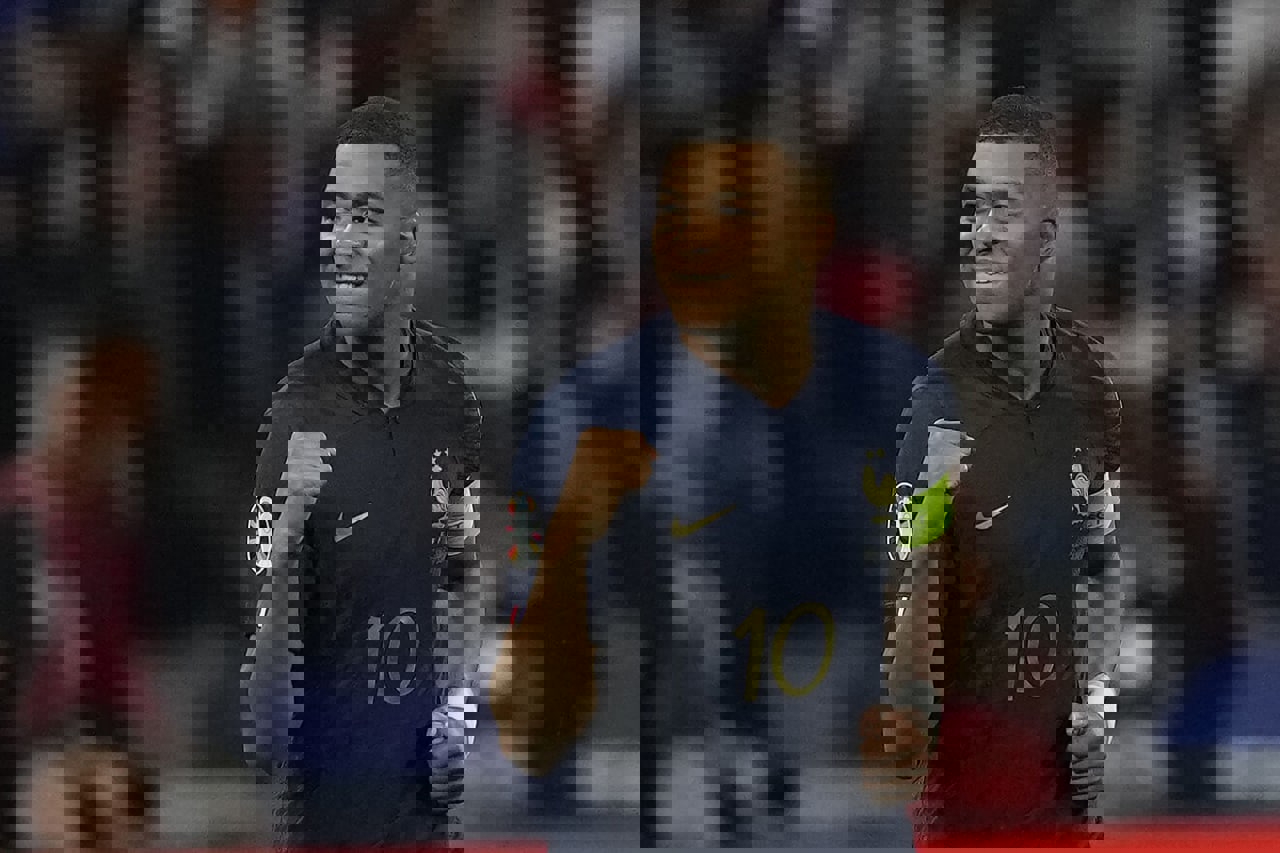 1892404