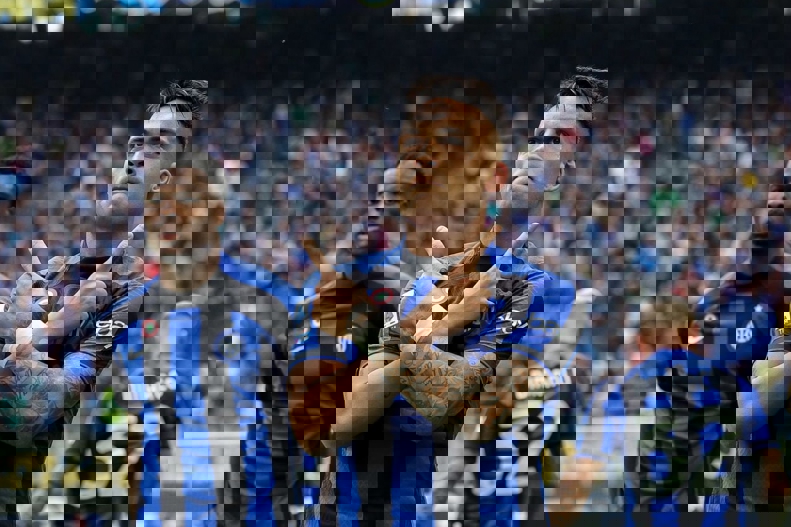 1892382