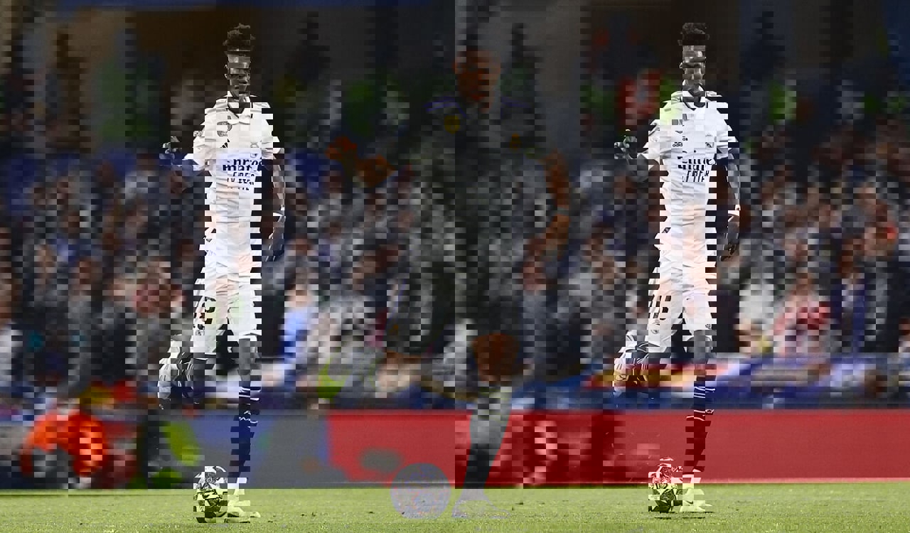 1892383