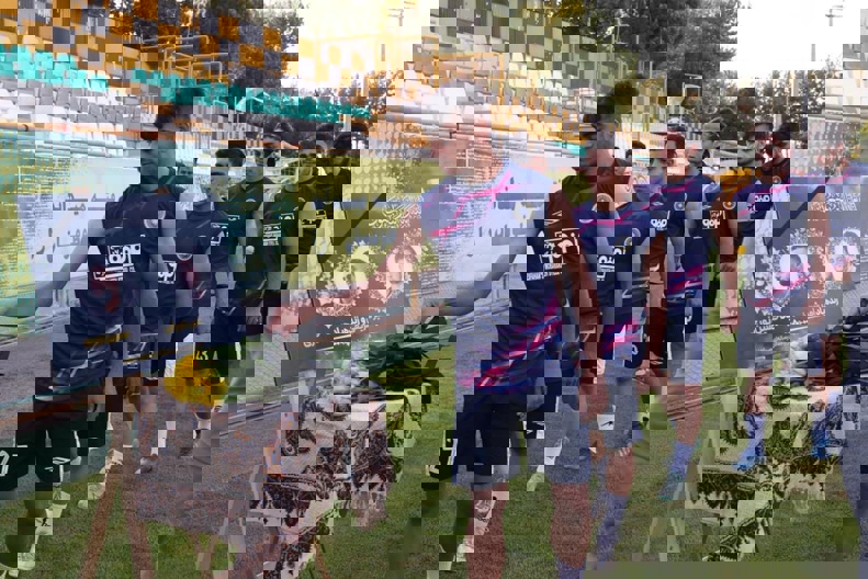 1892863
