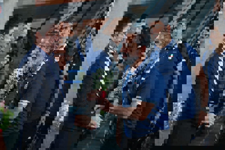 1893077