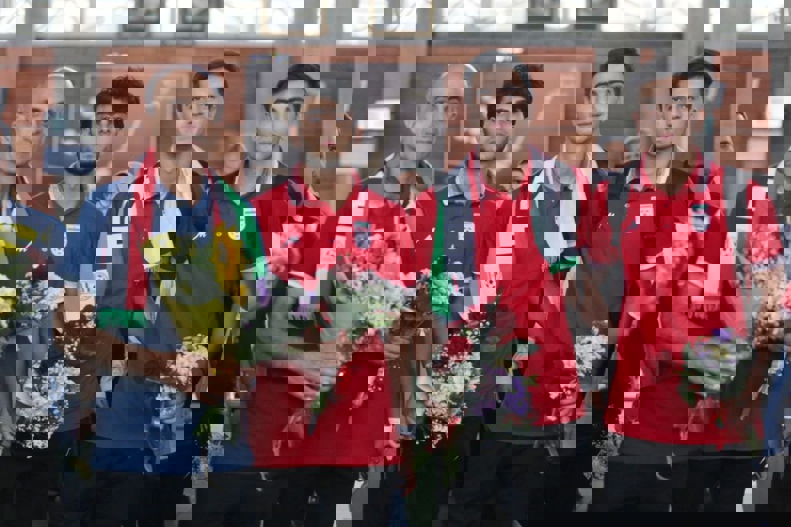 1893076