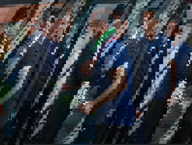 1893072