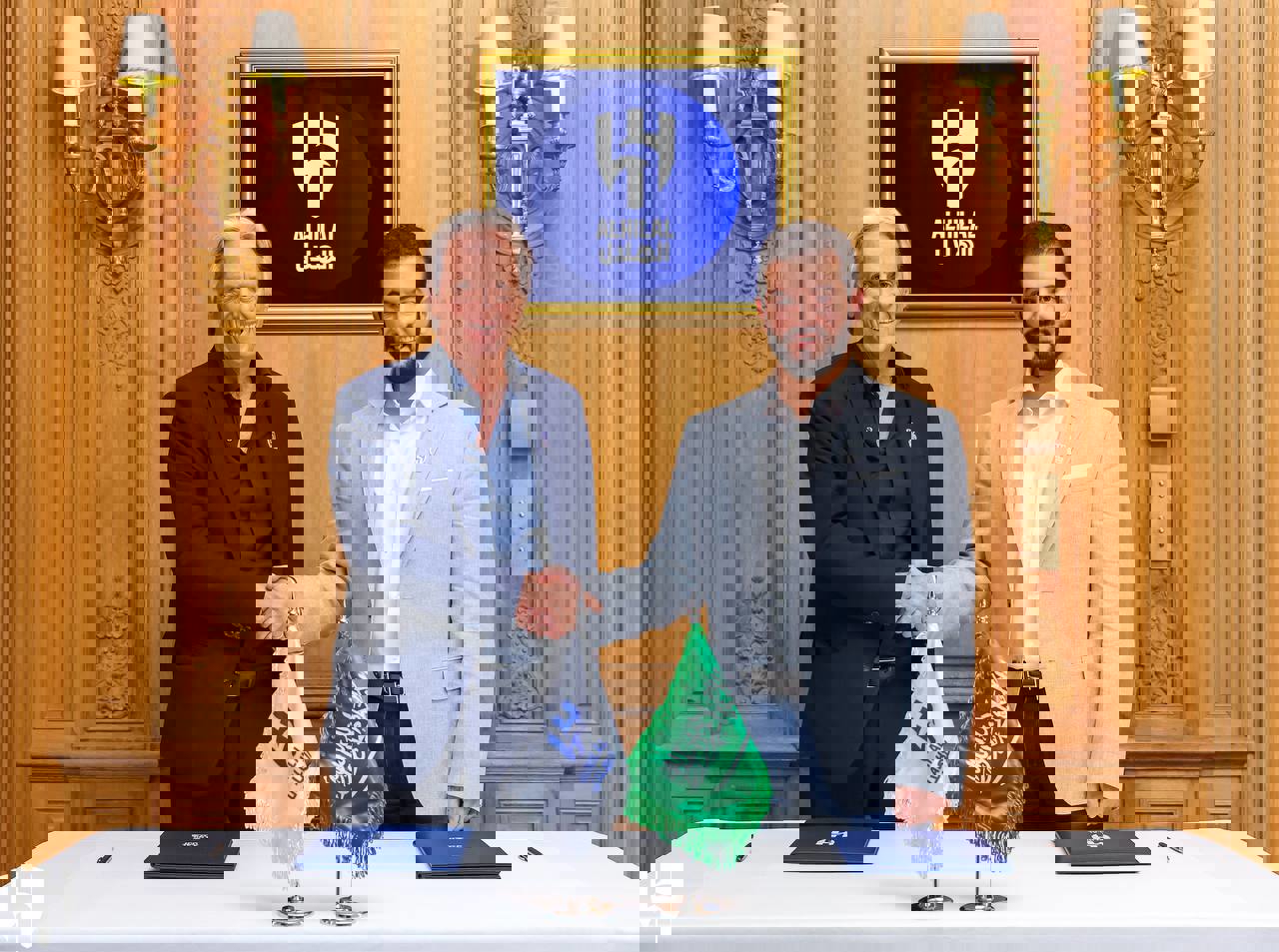 1893275