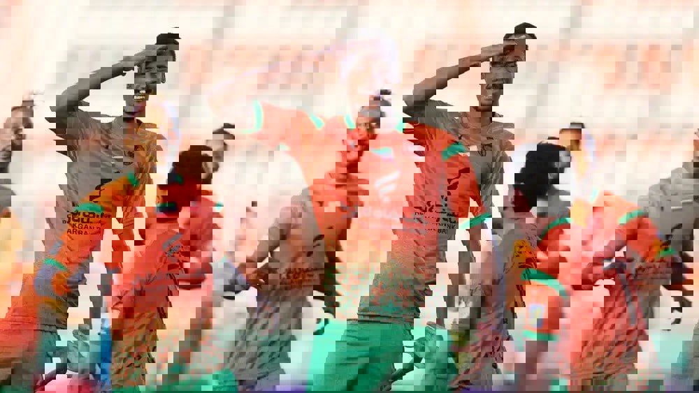 1893403