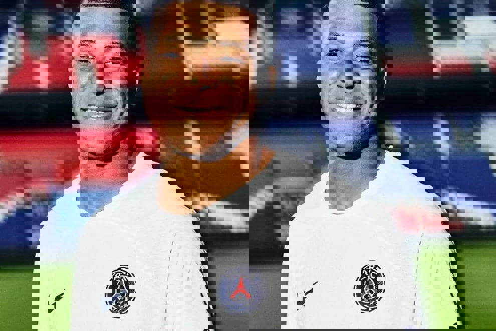 1893378