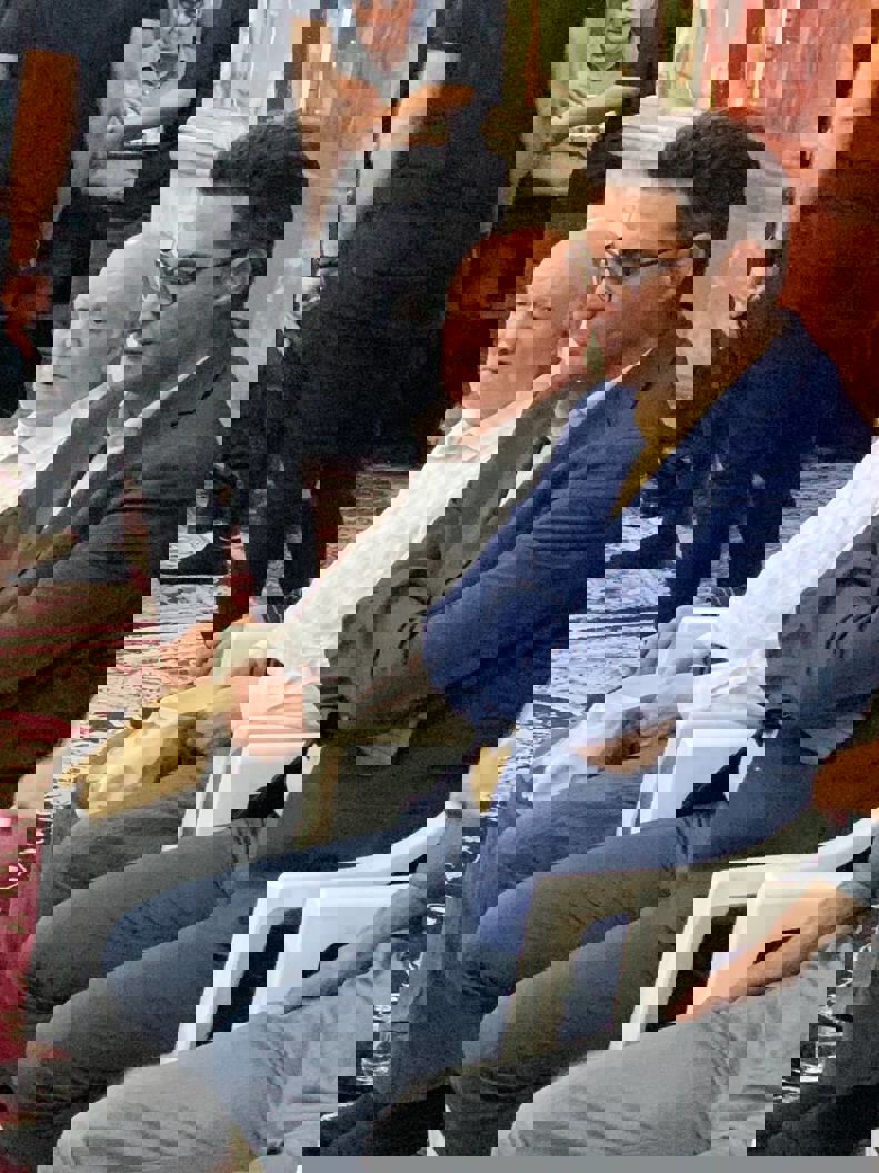 1893353