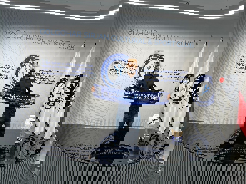 1893522