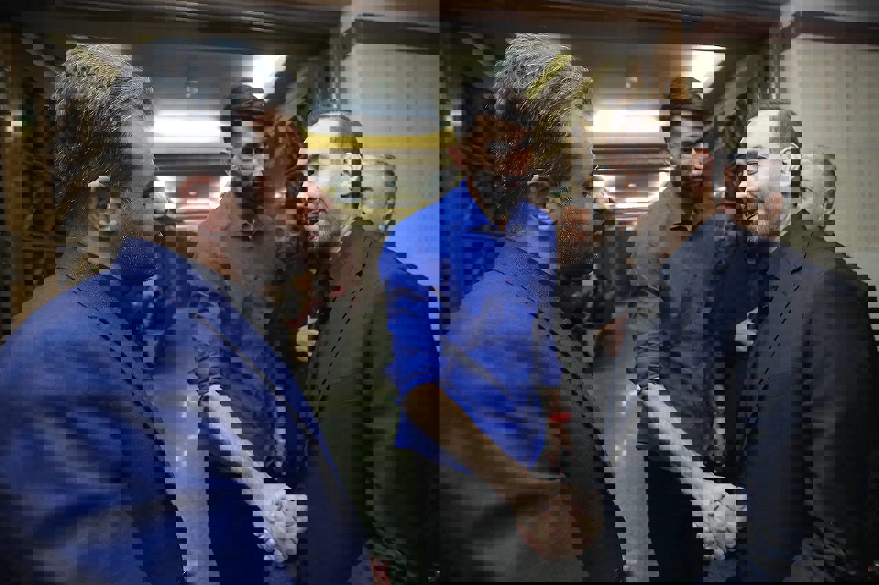 1893428
