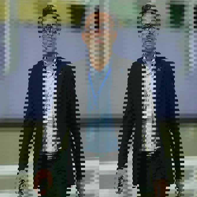 1893597