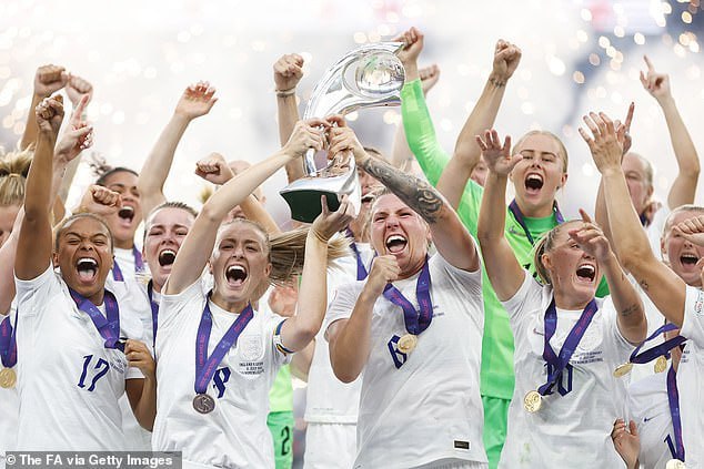 انگلیس زنان: در جام جهانی مجانی بازی نمی کنید!