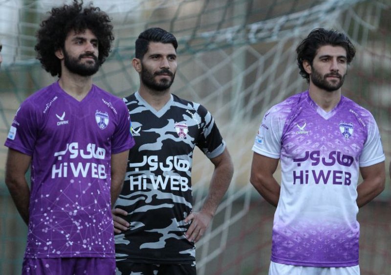 هوادار دیگر پیراهن آبی نمی‌پوشد