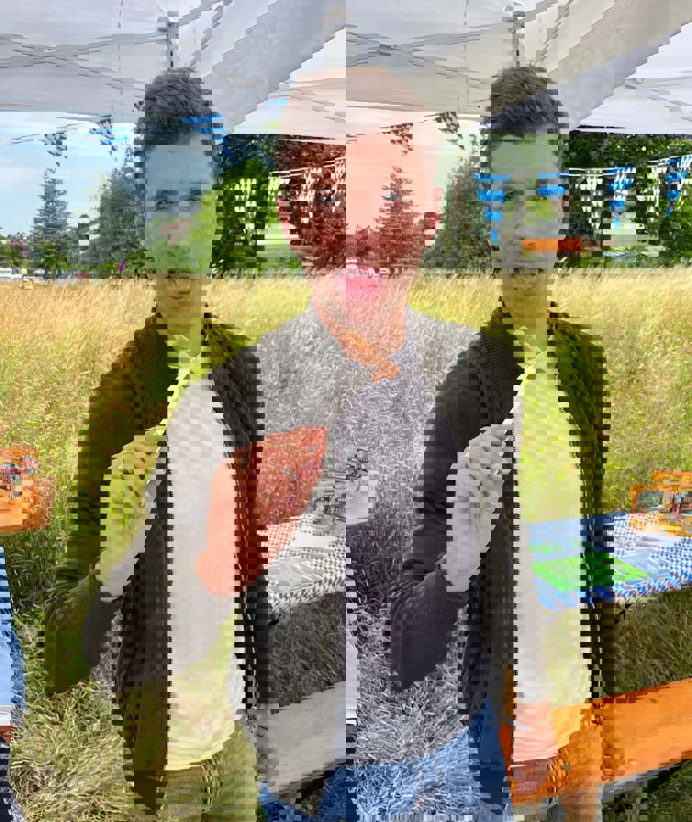 1894024