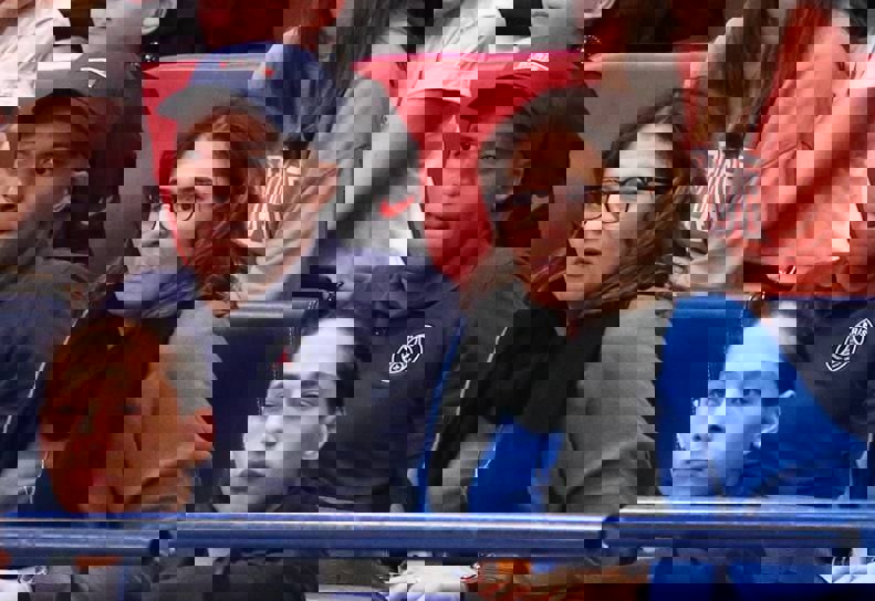 1894079