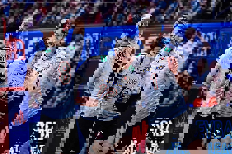 1894223