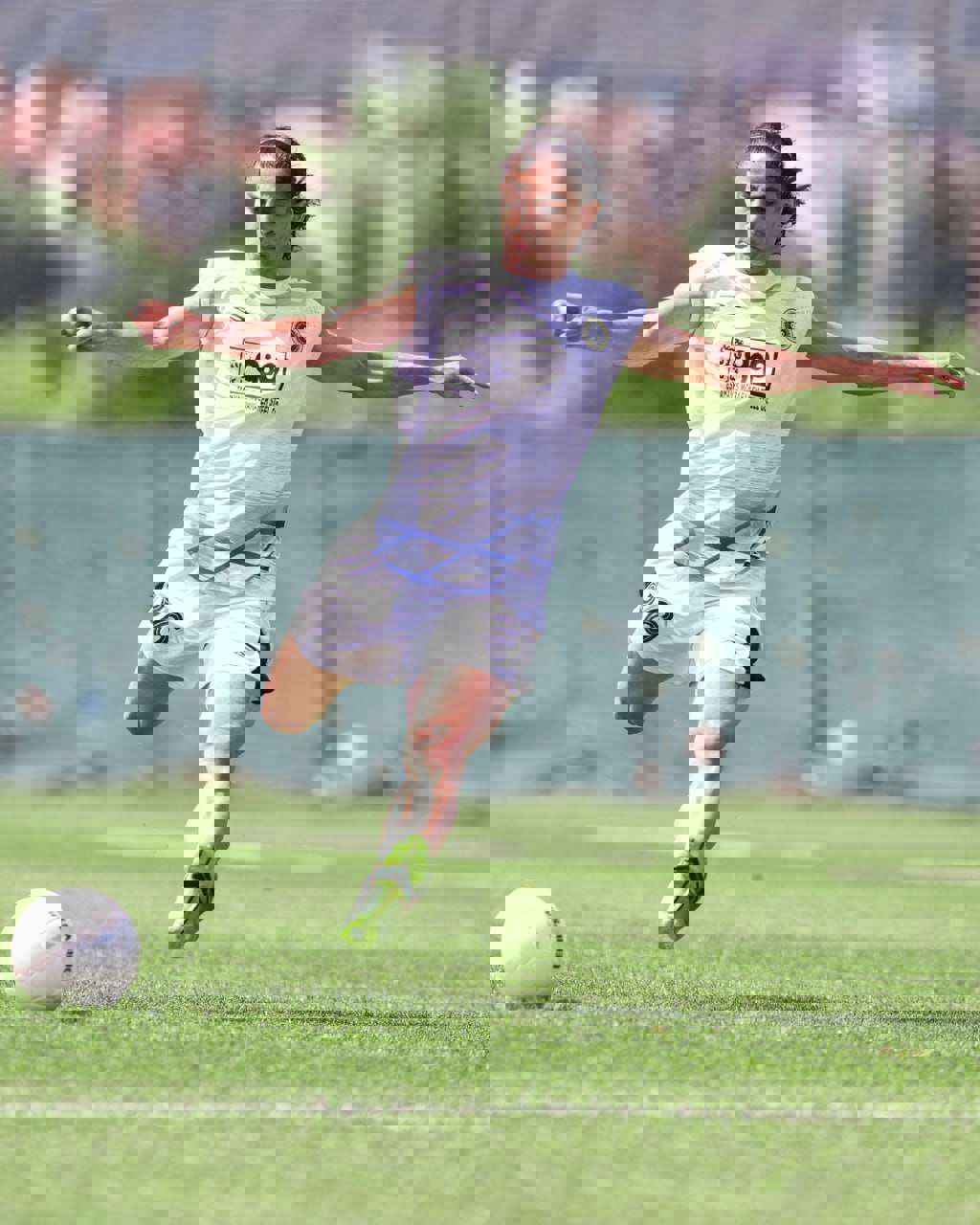 1894367