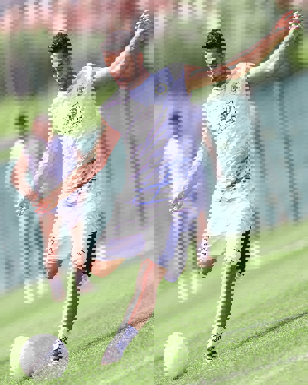 1894368