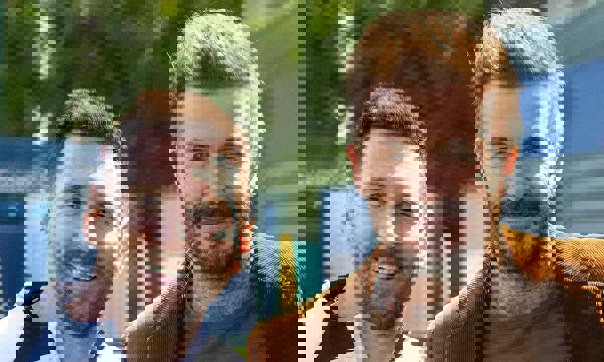 1894526
