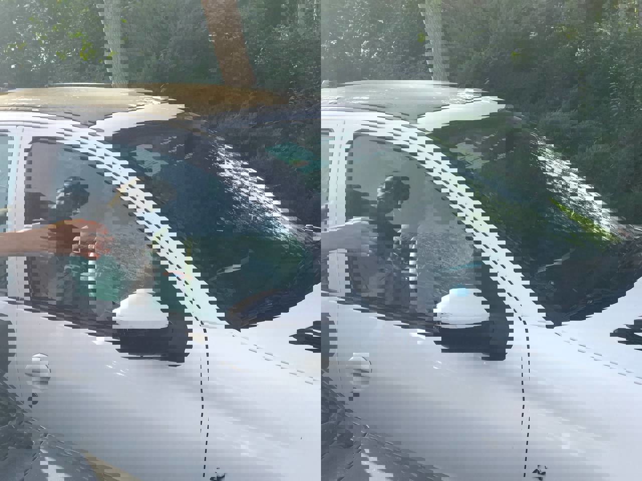 1894652